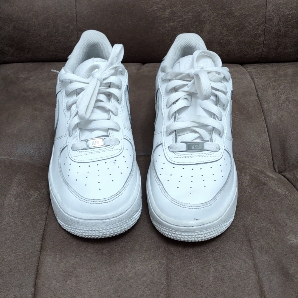 6.5 Youth Nike White Air Forces